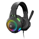 Headset Gamer Evolut Rival preto com iluminação LED RGB colorida nos fones e microfone acoplado, em fundo branco.